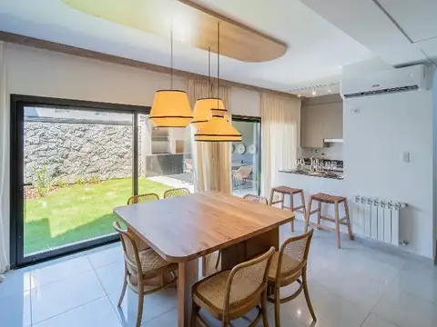 Casa 4 ambientes con 3 baños