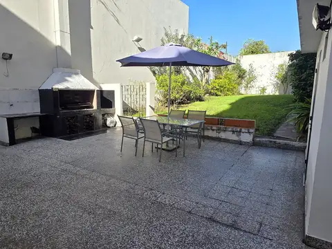 Casa 6 ambientes con 3 baños