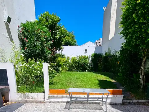 Única CASA QUINTA sobre Lote Propio, con gran Jardín, en el corazón de Caballito