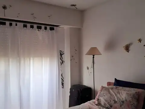 4 AMBIENTES, 82 MTS TOTALES, AL FRENTE CON BALCÓN, COCINA INDPTE, BAÑO COMPLETO Y TOILETTE, EXC. UBICACIÓN