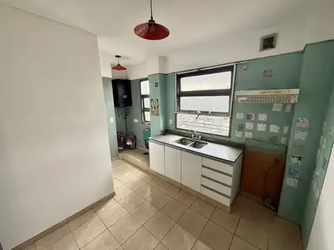 4 AMBIENTES, 82 MTS TOTALES, AL FRENTE CON BALCÓN, COCINA INDPTE, BAÑO COMPLETO Y TOILETTE, EXC. UBICACIÓN