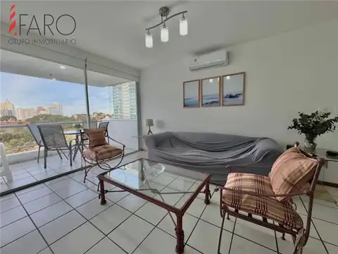 Alquiler a metros del mar y hotel Enjoy