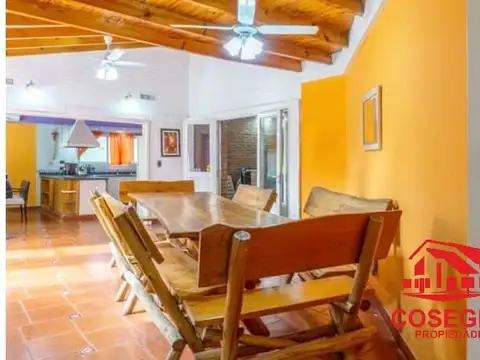Casa 8 ambientes con 3 baños