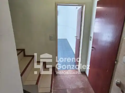 Casa en Alquiler con 3 cocheras