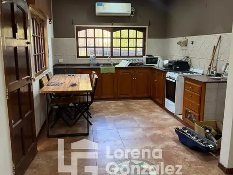Casa 4 ambientes con 2 baños