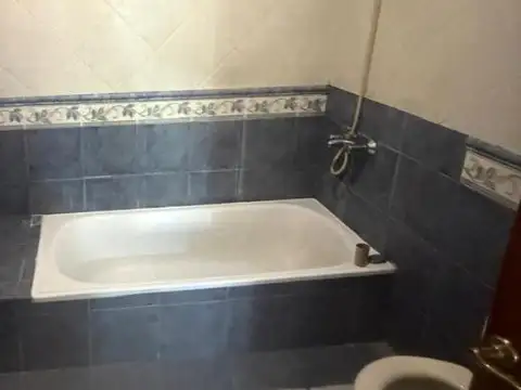 Casa en Alquiler con 3 cocheras
