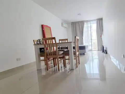 Depto. en Alquiler:1 amb. Cfrte. Balcón.Cocina Americana. Baño completo.Se alquila con o sin muebles