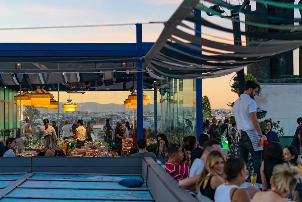Rooftop bar completo